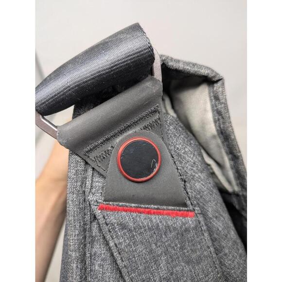 Peak Design 13" Everyday Messenger Camera Bag Charcoal Gray Photo Travel Work - Picture 9 of 9